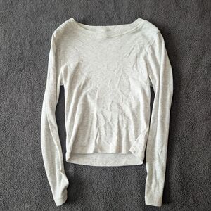 American Eagle Outfitters Light Gray Long Sleeve Cropped Tee